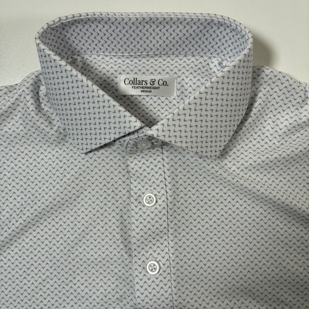 NEW Collars & Co. Polo Shirt Medium Featherweight Gray White Chevron Print